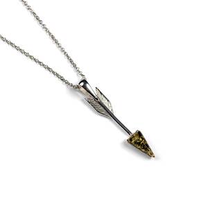 Arrow Necklace In Silver And Green Amber Green 16 42cm