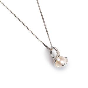 Dazzling Twist Necklace In Silver And Pearl 16 42cm