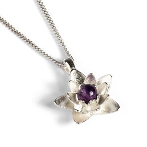 Pretty Lotus Flower Necklace In Silver And Amethyst 16 42cm