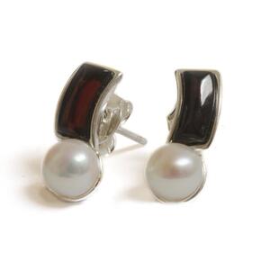 Curved Pearl Earrings In Silver And Cherry Amber Default Title
