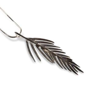 Areca Palm Leaf Necklace In Silver 18 455cm