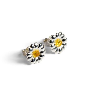 Daisy Stud Earrings In Silver And Yellow Amber Default Title