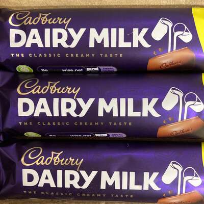 12x Cadbury Dairy Milk Full Size Chocolate Bars (12x45g)