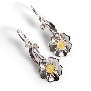 Beautiful Buttercup Hook Earrings In Silver And Yellow Amber Default Title