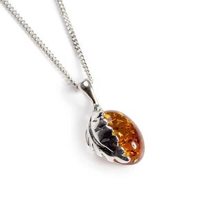 Oak Leaf Necklace Crafted In Silver And Amber Cognac 22 56cm