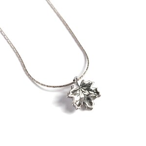 Maple Leaf Necklace In Silver 16 42cm