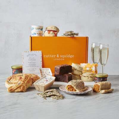 Coronation Afternoon Tea Picnic Hamper With Prosecco - Tea For Two With Prosecco &pipe; Hamper Gifts Delivered By Post &pipe; UK