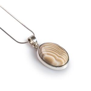 Striped Flint Oval Necklace Set In Silver 16 42cm