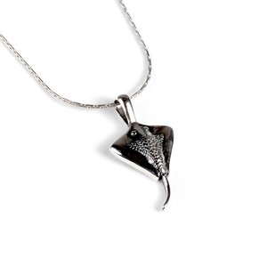 Miniature Manta Ray Stingray Necklace In Silver 22 56cm