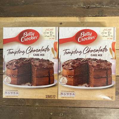 2x Betty Crocker Tempting Chocolate Cake Mixes (2x425g)