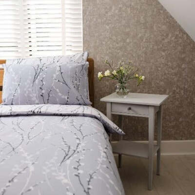 13.5 Tog Duvet, 100% Cotton Grey & White Cover Set & Pillow