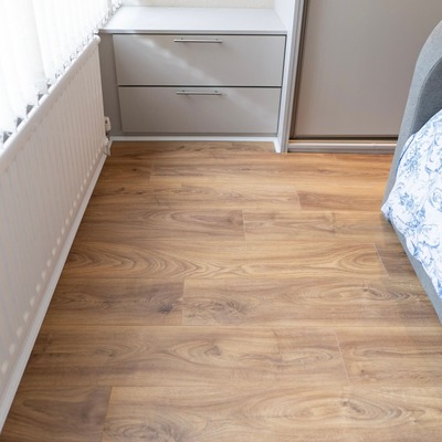 Home Classic 12mm Natural Medium Oak 4V Laminate Flooring