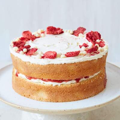 Victoria Strawberry Sponge Cake - Small (6") / Without Tin &pipe; Birthday Cakes Delivered By Post &pipe; UK