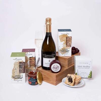 Cheese & Cracker Christmas Hamper &pipe; Hamper Gifts Delivered By Post &pipe; UK