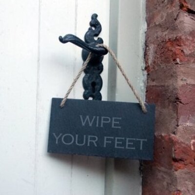 Slate Hanging Sign ’WIPE YOUR FEET’