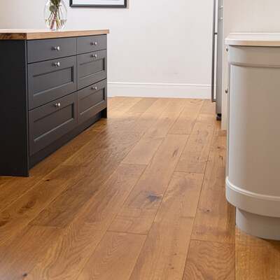 Lusso Catania Golden Handscraped Lacquered Engineered Oak 190mm – Lusso