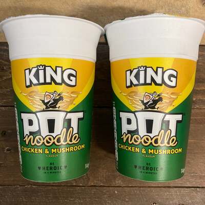 2x Pot Noodle Chicken & Mushroom Instant Noodles King Pots (2x114g)