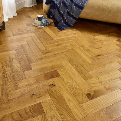 Lusso Uniqo Herringbone Golden Brushed & Lacquered Engineered Oak – Lusso