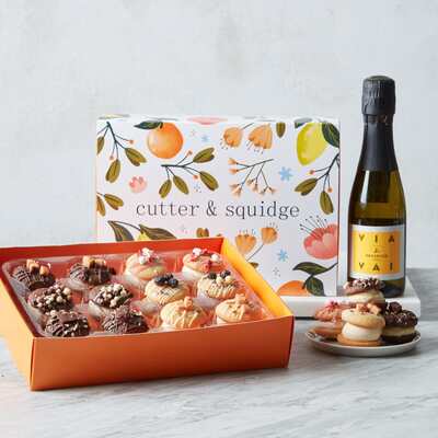Mother’s Day Baby Biskie Box With Prosecco - 12 Pieces Cupcakes Brownies Biscuits