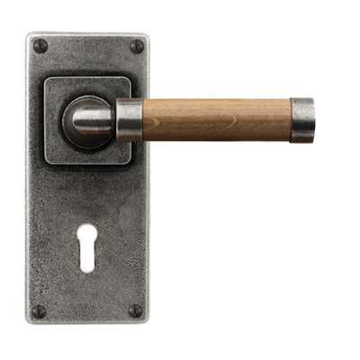 Finesse Milton Jesmond Oak Door Handles On Backplate, Oak Wood & Pewter - FD153 (sold in pairs) LOCK (WITH KEYHOLE) (Please allow 1-3 weeks for delivery)