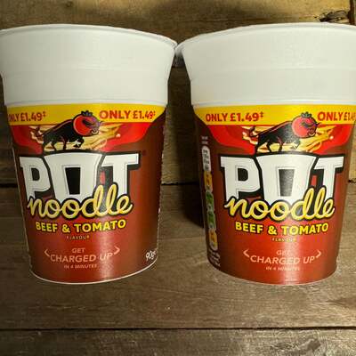 2x Pot Noodle Beef & Tomato Flavour Pots (2x90g)