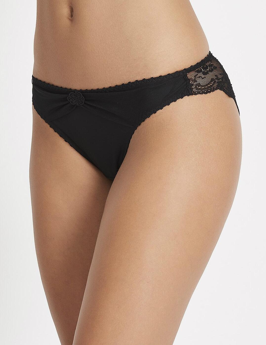 Chic and elegant, the fabulous new L'amour range, by Aubade boasts top tier lingerie! Offering a comfortable, yet contemporary fit, these 'Italian' briefs are sure to put a smile on your face! The provide medium rear coverage and look great when paired with matching coordinates from the L'amour collection!  Chic and elegant design Comfortable fit Contemporary decoration Offer medium rear coverage Matching coordinates available Composition:- 92% Polyamide &pipe; 8% Elastane  Listed in UK sizes  33596-62096-1120701 DA27  Italian Brief