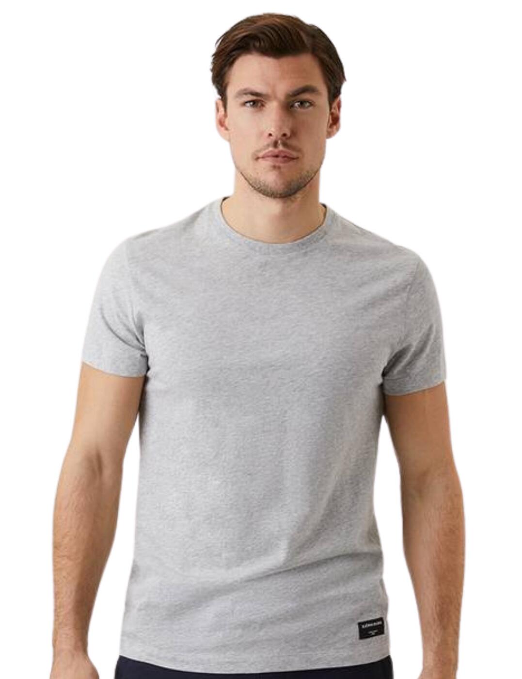 Add a staple to your wardrobe with this t-shirt from the Centre range by Bjorn Borg. This t-shirt creates a timeless design with a classic fit and a plain opaque style. It has a round neckline and short sleeves. Made complete with a mini square patch that features Bjorn Borg branding. The perfect everyday t-shirt.  Classic t-shirt Timeless design Rounded neckline Short sleeves Mini square patch with Bjorn Borg branding Country of Origin:- China Composition:- 100% Cotton Listed in UK sizes  55419-98813-1281355 9999-1434 Men's T-Shirt