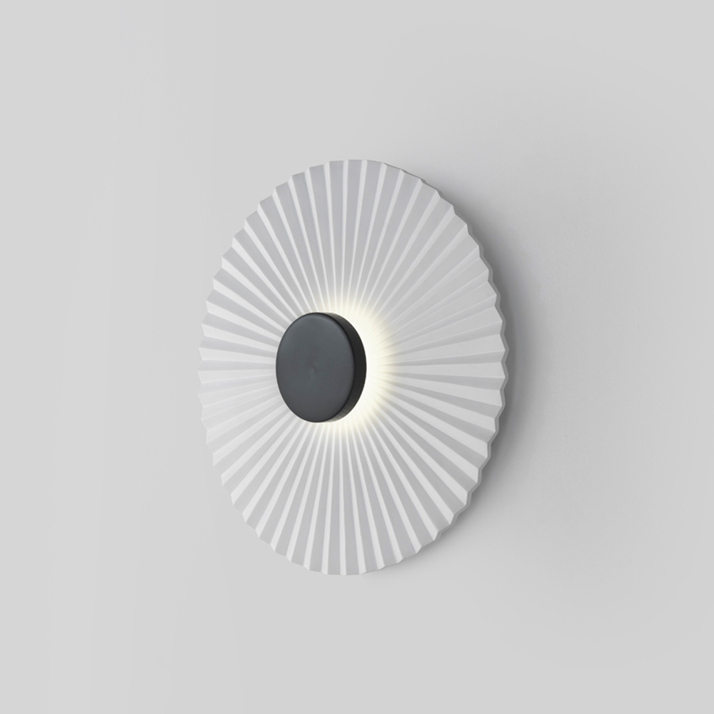 Osion Wall Light Black Base Diffuser With White Resin Disc