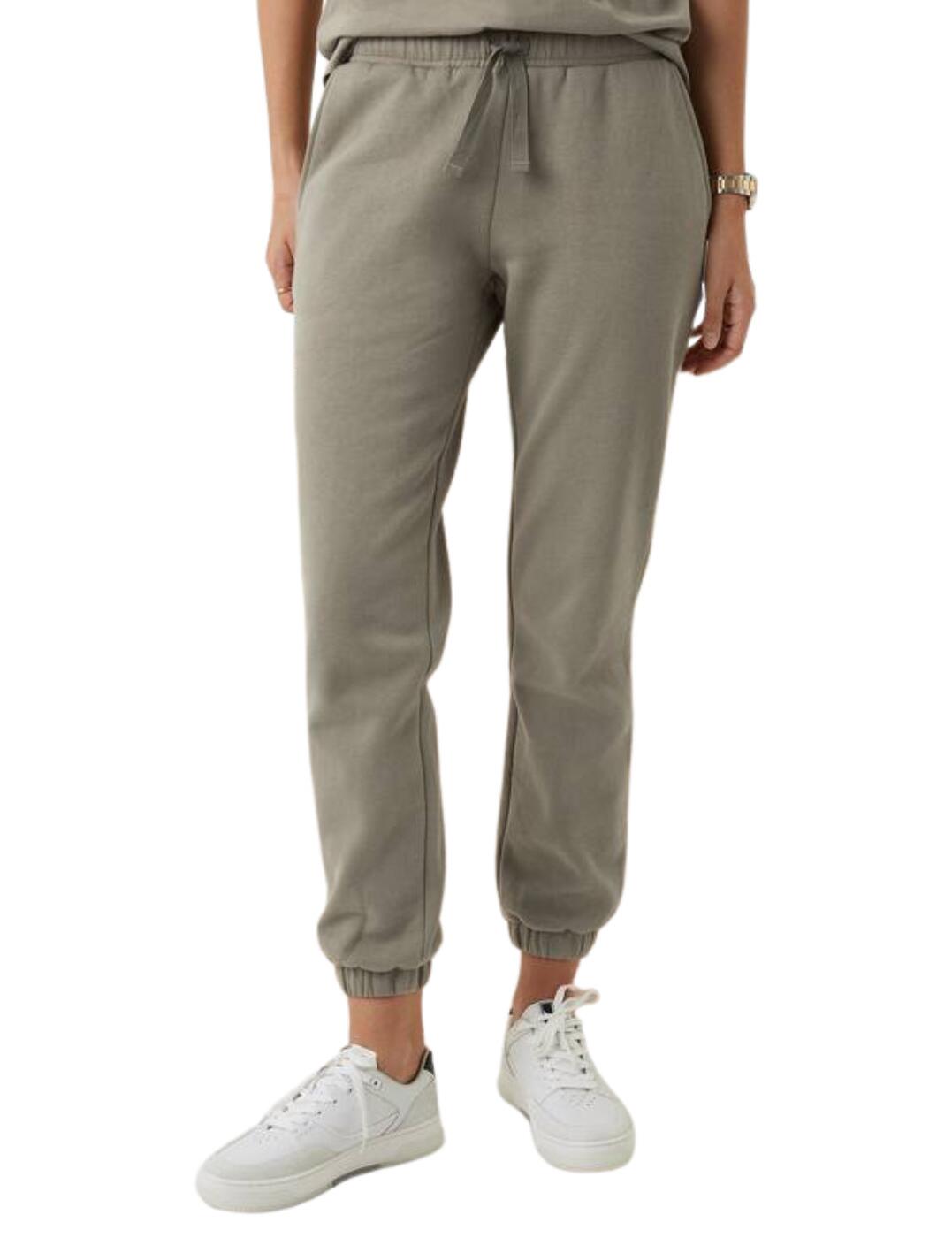 Experience true comfort with Bjorn Borg's Centre collection this season. These cosy pants are perfect for anyone wanting to have a cosy night-in. Featuring an elasticated waistband that boasts an adjustable waist tie so you can tailor the fit of this brief to your own preference. Offers functional side pockets that are ideal for storing your favourite snacks. Cut to a full-length design with a high-rise waist, these pants boast a truly flattering fit that showcases your curves whilst maintaining comfort. These pants also feature the signature Bjorn Borg logo detailing on the side of the hip for a cute yet chic look. Pair these pants with your favourite Netflix show for an unforgettable fit.  Elasticated waistband Side pockets Trendy Bjorn Borg logo tag Elasticated stretch cuffs Full-length Drawstring High-rise fit Country of origin: China Composition: 80% Cotton &pipe; 20% Polyester Listed in UK sizes  56131-99702-1313043 10001174 Pants
