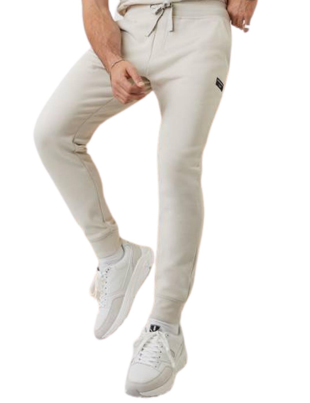 Lounge in style with Bjorn Borg's Centre collection this season. These tapered pants are as soft as they chic; coming to a classic regular rise waist with a trendy tapered leg fit, this piece is a staple to say the least. Keeping with the minimalist design these tapered pants are simple in their design whilst still keeping it interesting with the signature Bjorn Borg woven label on the hip. Features functional side pockets that are perfect for those times you want to go completely hands-free. The inner lining of these tapered pants is crafted from soft brushed fleece that will keep you comfortable all day long.  Minimalist and trendy Woven fabric logo for a chic edge Full-length design Regular rise Functional side pockets Soft brushed fleece inside Drawstring waist Tapered leg Country of origin: China Composition: 80% Cotton &pipe; 20% Polyester Listed in UK sizes  56134-99694-1313022 9999-1435 Men's Joggers