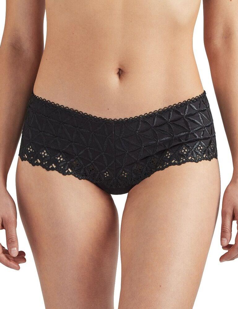 The St Tropez brief is comfortable and modern, enhancing the Bahia Et Moi collection with its timeless, refreshing feel. This short-style shape lends itself perfectly to the sublime contemporary lacing and adorns your curves with a modern line. At the small of the back, interwoven satin hints at nudity for a very seductive feel. Pair with matching coordinates for an exquisite set.  Youthful and feminine design Short style shape French trim with English embroidery Clean cut Lycra cotton mesh Matching coordinates available Composition:- 49% Cotton &pipe; 45% Polyester &pipe; 6% Elastane Listed in UK sizes  43826-80601-1121218 PY70  St Tropez Brief