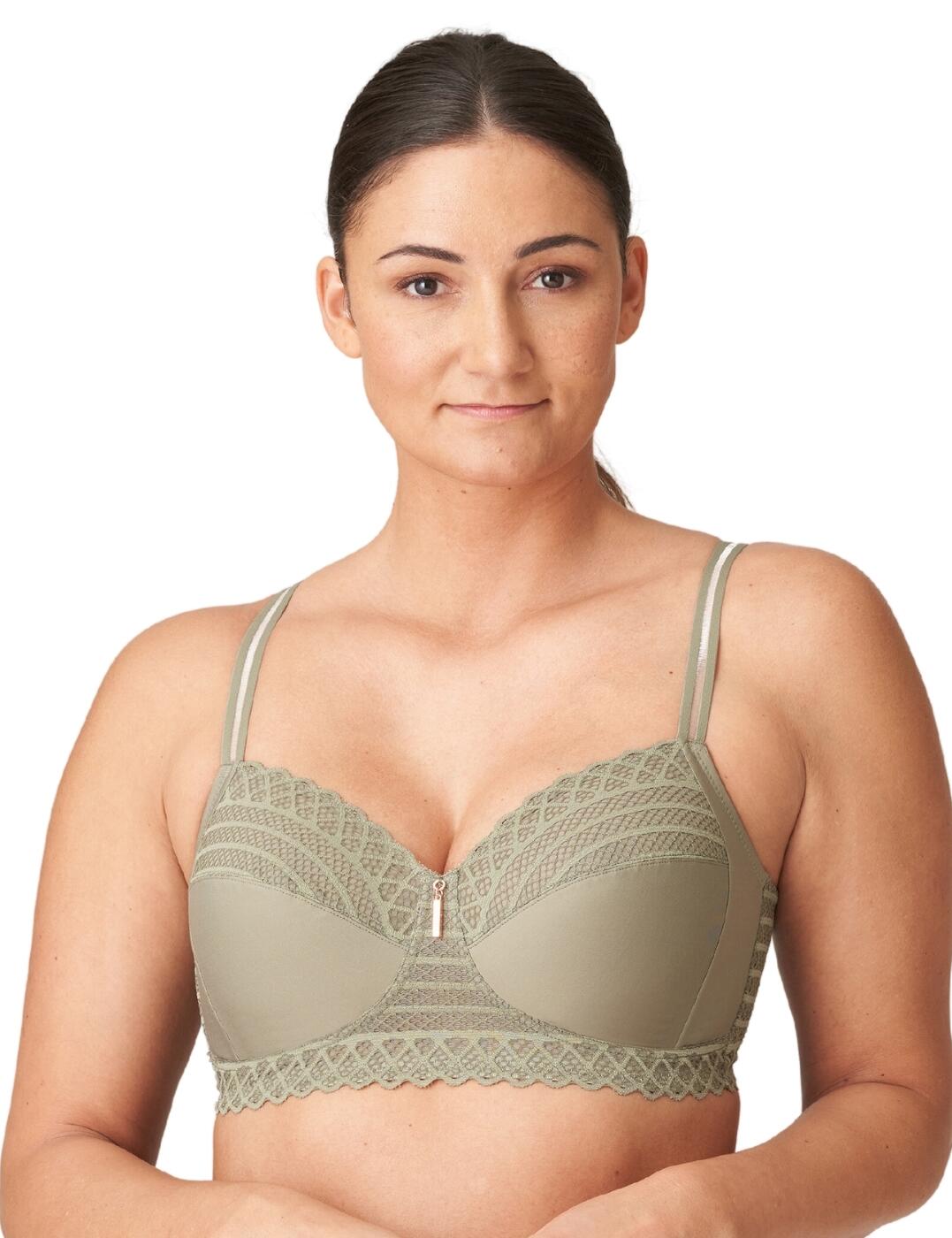 If you’re seeking luxurious lingerie, the Prima Donna Twist East End full cup bra is a must-have piece! Crafted with the softest materials and featuring a 70s lace design, this full cup bra offers an elegant look combined with maximum comfort. No wires means no discomfort - it has a non-padded shape that contours and complements your natural curves. This full cup bra also has adjustable shoulder straps for added flexibility, as well as a hook and eye fastening for ultimate security. Plus, there's even a dangle pendant in the centre bust to give you a truly feminine finish. Best of all, additional matching lingerie items are available to complete your look. Luxurious full cup bra  Wireless for an utmost comfortable fit Non-padded for a natural shape Hook and eye fastening Adjustable shoulder straps 70s lace detailing Dangle pendant in the centre bust Feminine finish Matching lingerie available Country of origin: China/Nanhai Composition: 82% Polyamide &pipe; 16% Elastane &pipe; 2% Polyester Listed in UK sizes  60811-105761-1391164 0141935 Full Cup Bra