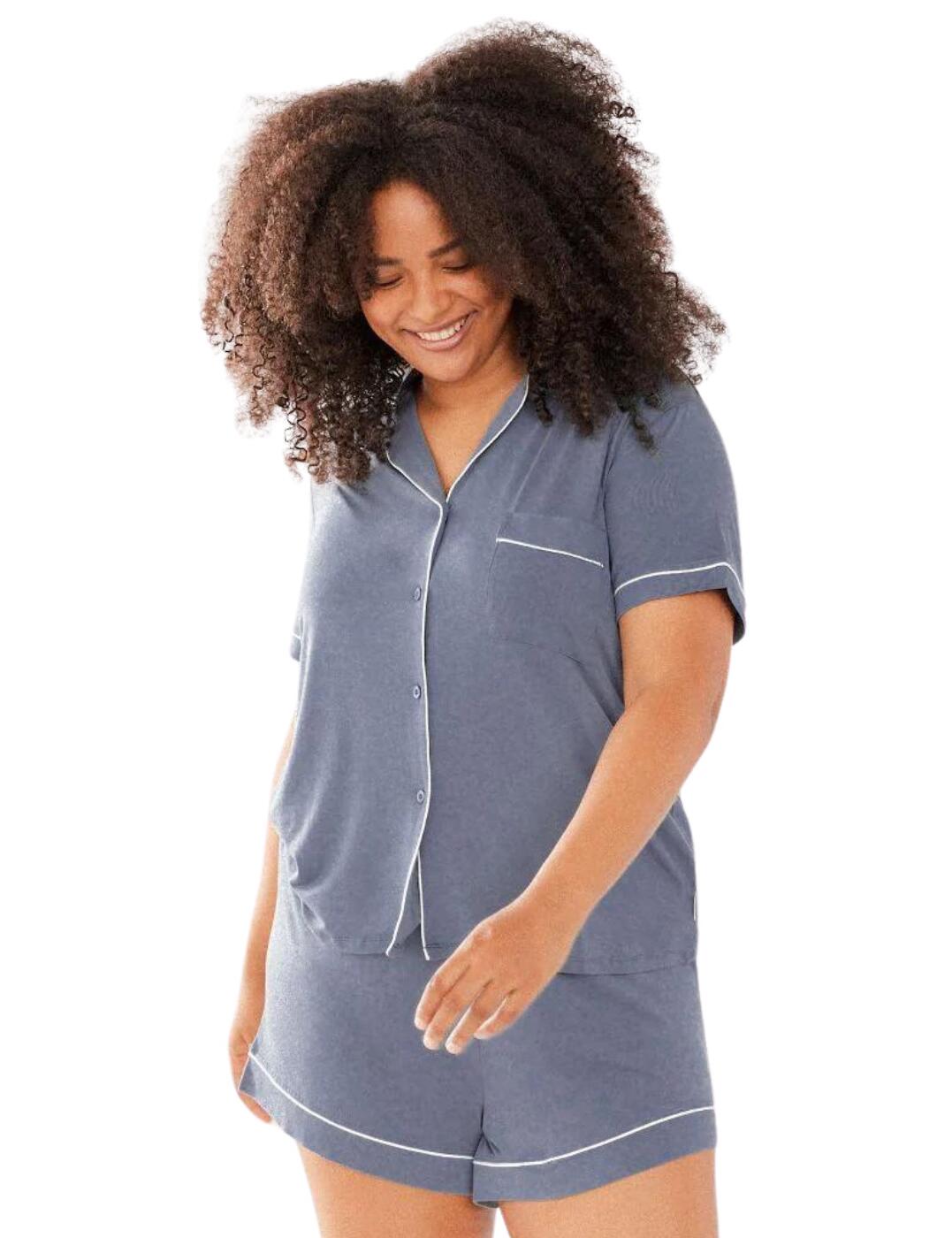 This Chelsea Peers short pyjama set is an essential addition to your pyjama collection, with the super soft modal blend feeling dreamy to the touch and staying lightweight and breathable no matter what. The button-up shirt features a classic revere collar and chest pocket for a traditional look, with the short sleeves feeling freeing and feminine. The shorts feature an elastic waistband so they will stay secure and snug all night long.