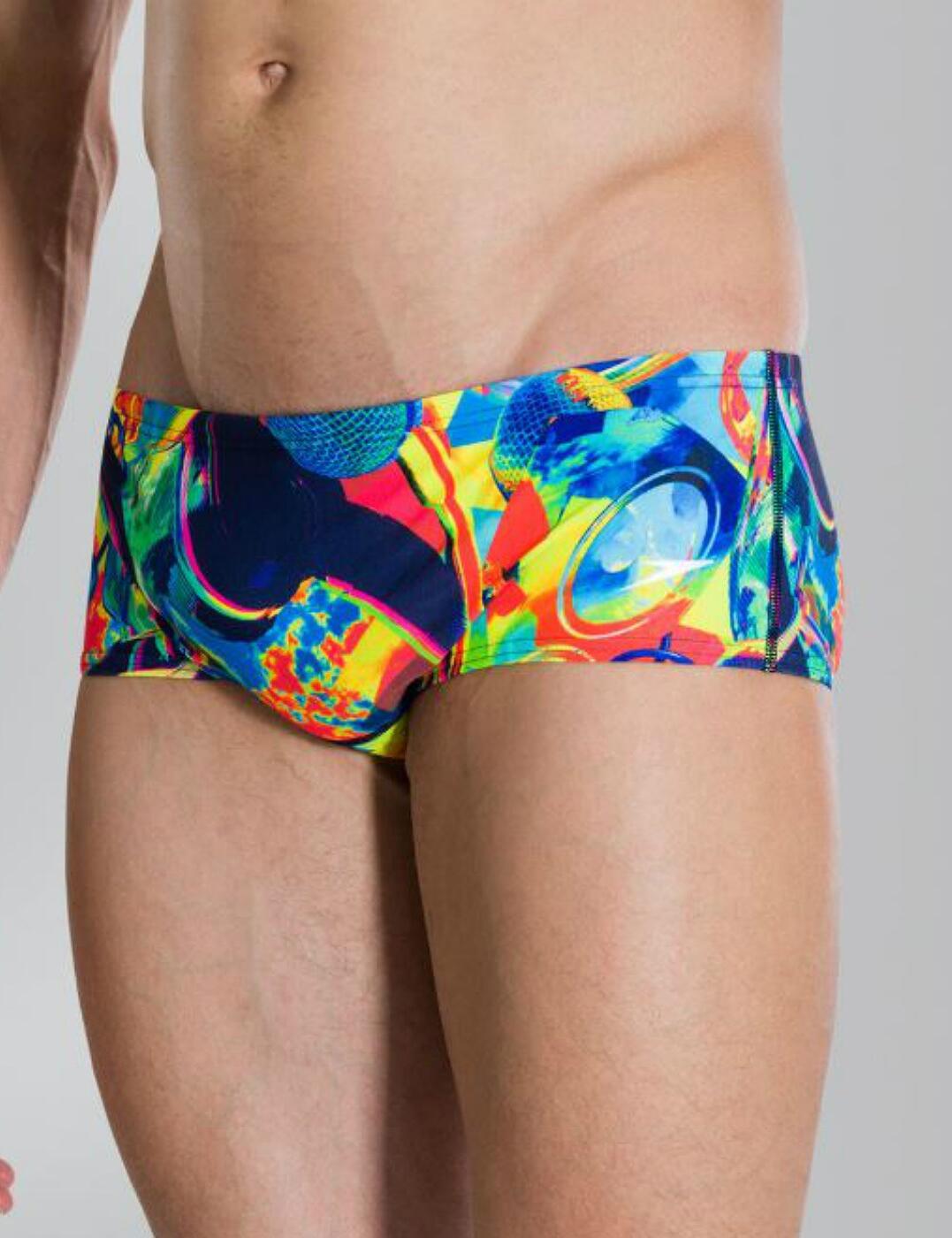 Speedo Men's Digi 14CM Brief is definitely one to have for any advanced swimmer, helping to improve your performance time after time. These are 100% chlorine resistant for long lasting colour, the fast drying material will help with transporting and allowing reuse soon after washing. These swim shorts have high flexibility which fit the body perfectly like a second skin.  Drawstring waist for an adjustable and secure fit UPF 50+ sun protection 100% chlorine resistant Composition: 100% Polyester Listed in UK sizes  40992-75013 802587C166 Mens Swim Short