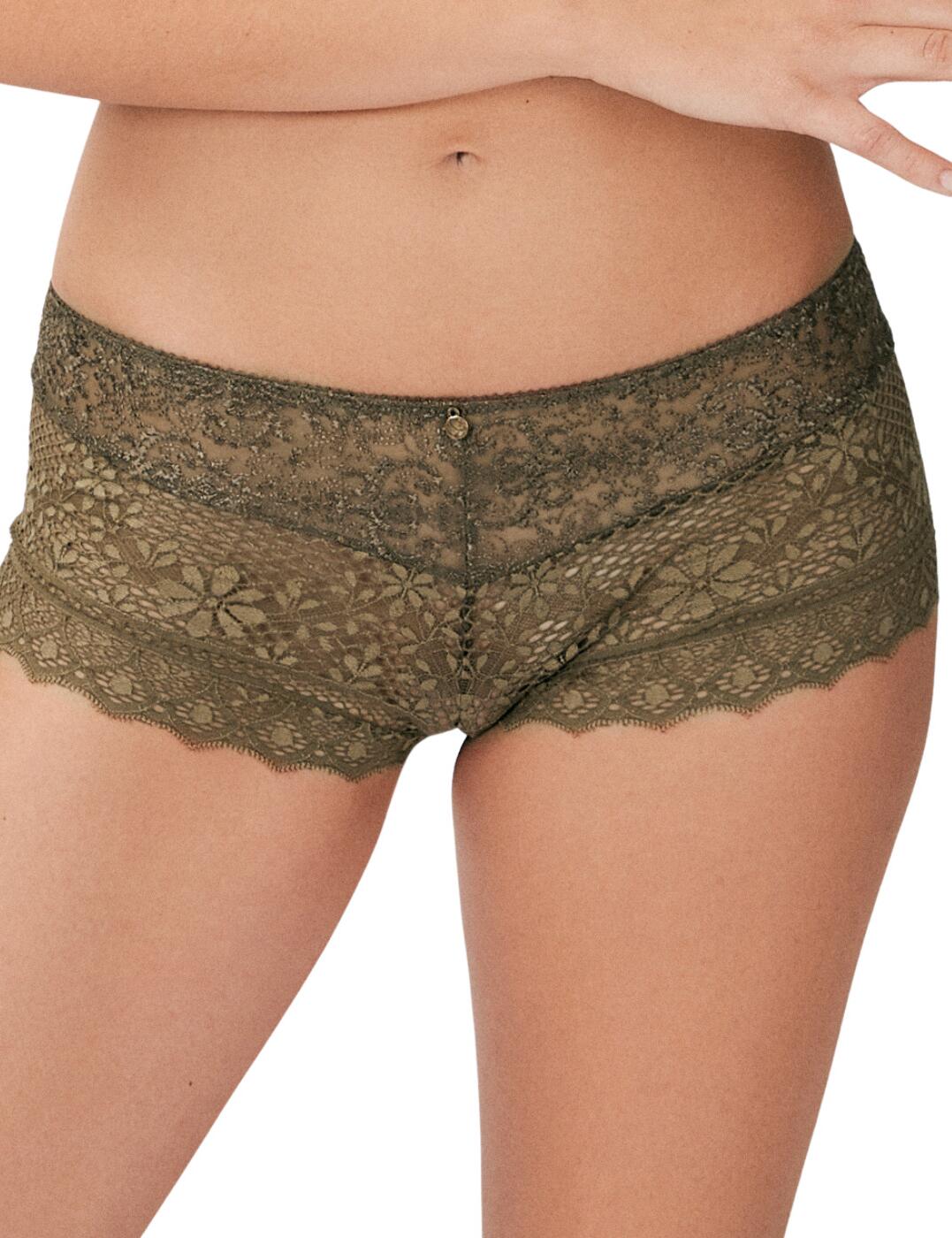 Add a touch of luxury to your lingerie collection with the elegant Cassiopee series by Empreinte. This flattering shorty brief is crafted from the finest semi-opaque lace and seductively shows a glimpse of skin past the feminine floral design. The classic shorty design offers full rear coverage and a mid-rise waist. Team with luxurious coordinating lingerie from the chic Cassiopee collection by Empreinte.  Luxurious semi-opaque lace Timeless shorty shape Mid-rise waist Full rear coverage Country of origin: Morocco Composition: 66% Polyamide &pipe; 17% Polyester &pipe; 16% Elastane &pipe; 1% Cotton Listed in UK sizes  56321-99989-1298937 02151 Shorty Brief
