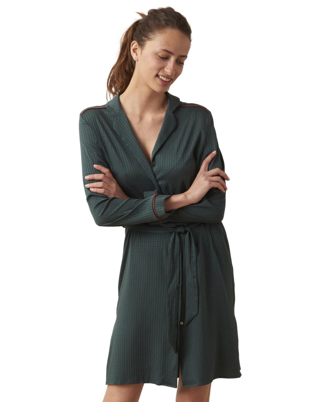 Wake up and choose luxury with Maison Lejaby's Silk Night collection. This beautiful silk robe brings you premium comfort whilst still maintaining that classic fit you know and love. Cut to a sensual mid-thigh length with long sleeves, this piece is ideal to throw on whenever you're in a rush. Crafted from beautiful French silk with a boyfriend cut for a luxe look and feel. Features a self-tie detailing that enables you to cinch your waist in allowing you to showcase your curves whilst the button-up front ensures coverage. Feel good all day long with this gorgeous silk robe.  Self-tie detailing Chic contrasting piping Long-sleeve design Button-up front for a fit you can trust Mid-calf length Country of origin: Tunisia Composition: 95% Silk &pipe; 5% Elastane Listed in UK sizes  56364-100060-1298474 N0190 Silk Robe