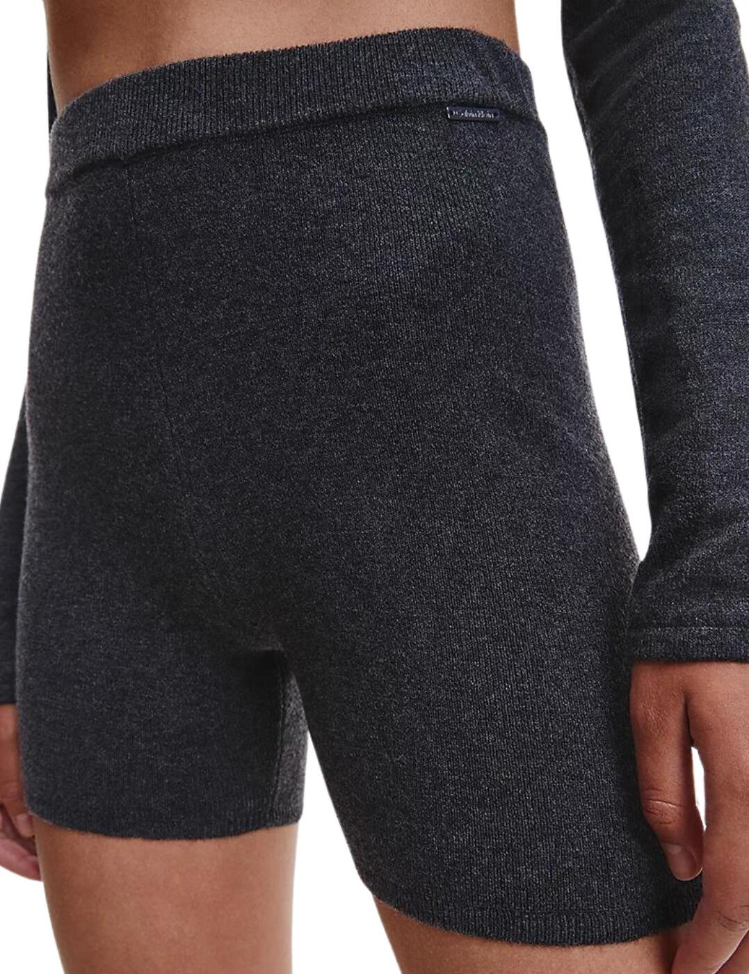 Get the restful night of your dreams with Calvin Klein's Sweater Lounge collection. These pyjama shorts guarantee a comfortable fit with the soft-to-the-skin flexible rin knit that moves with your body to ensure a cosy night in. Feel snug with these high-waisted pyjama shorts that provide both coverage and comfort with their soft elasticated waist that creates a secure fit. Pair these pyjama shorts with the available matching items within Calvin Klein's Sweater Lounge line for a night to remember.  Wool stretch blend Soft elasticated waist High-rise design Rib-knit wool blend Calvin Klein logo detailing on the hip Country of origin: Jordan Composition: 50% Wool &pipe; 30% Nylon &pipe; 20% Acrylic Listed in UK sizes  57444-101449-1315931 000QS6840E Pyjama Shorts