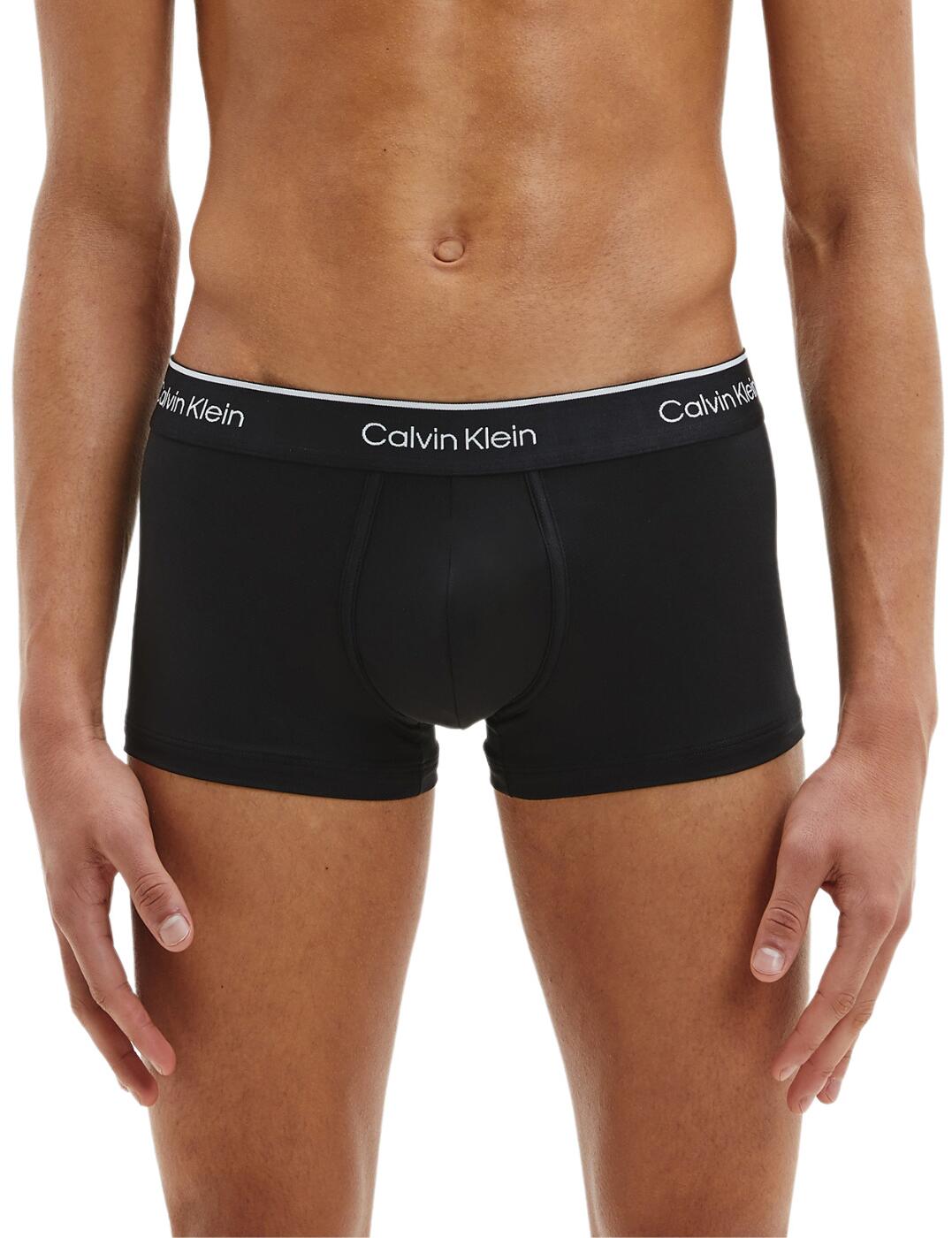 CK Pro Air range trunks provide the ultimate comfort fit. These boxers come in a multipack of 2 making it easier to refresh your underwear drawer. It features a stylish design, the opaque material with a branded waistband which ensures a comfortable fit with soft fabric and an elastic waistband.  Low-rise waist Multipack of 2 CK Pro Air range Soft touch Country of origin: Sri Lanka Composition: 85% Polyamide &pipe; 15% Elastane Listed in UK sizes  57111-100980-1309452 000NB1632A Men's Trunks