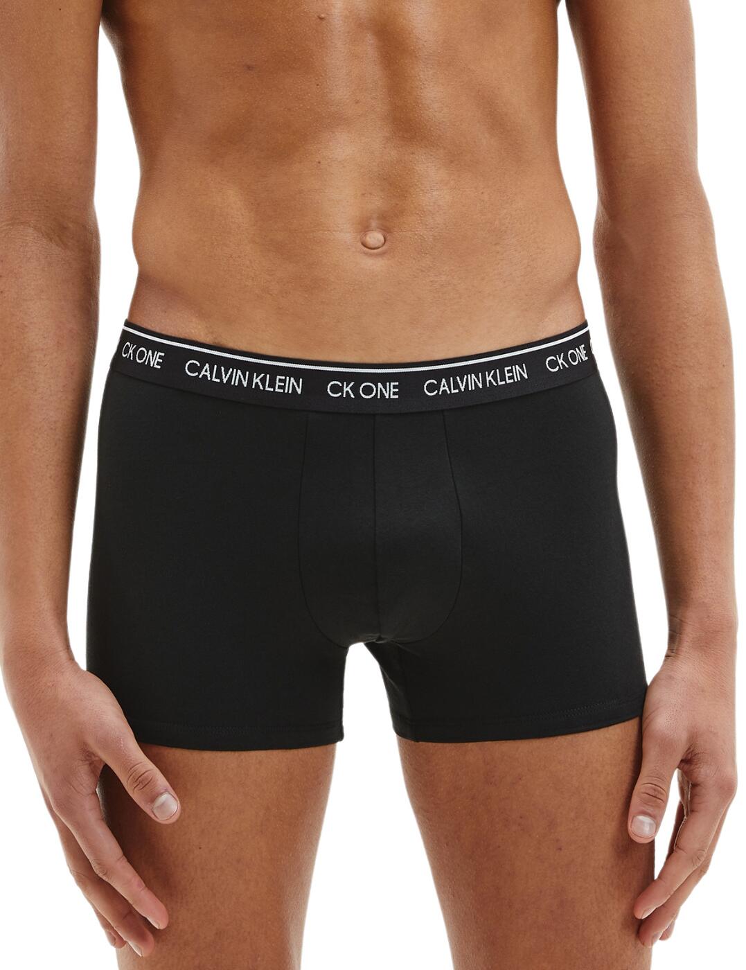These Calvin Klein CK One collection trunks are suitable for everyday wear. Fitting snugly to the legs they provide a seamless finish with a soft touch. With an Iconic CK label on the back, these give off a real designer, classy look. Don't miss out on getting a posh-looking pair of trunks to finish off any look you're going for.  CK One collection Signature CK waistband Subtle CK labelling around the back Soft, cotton fabrics Country of origin: India Composition: 95% Cotton 5% Elastane Listed in UK sizes  57115-100986-1309868 000NB2216A Men's Trunk