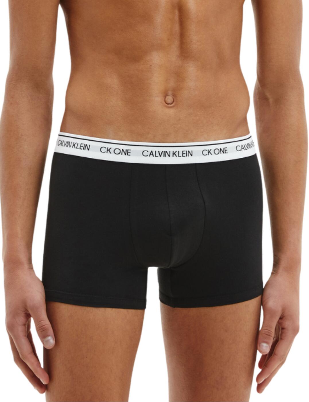 The Calvin Klein iconic look has been brought to these stand-out chic trunks. Having a shorter length design creates a more freely moving feel when it comes down to simple day-to-day tasks. Much like the boxer trunks from the CK One range, these are super stylish, everyday wear trunks and come in a handy pack of 2. Delivering that classic touch with the signature Calvin Klein waistband with the little CK label on the back bringing that designer look that CK One provides every time.  Multipack of 2 CK One range Designer Calvin Klein waistband Soft touch, breathable materials Low-rise waist Country of origin: India Composition: 95% Cotton &pipe; 5% Elastane Listed in UK sizes  57117-100990 000NB2385A Men's Trunks