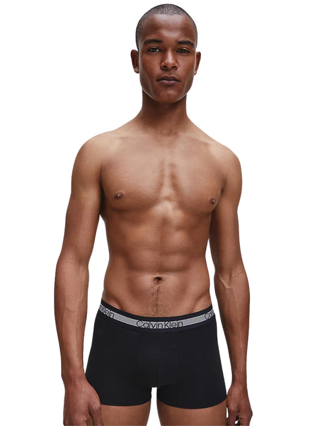 These trunks are very interesting in the fact they keep you cool all day which is a cool feature of the Cooling range that Calvin Klein has designed. If it's a hot day or you've just had a bit of a workout these trunks will draw any moisture away from your skin and keep you fresh. Still bringing that designer look with the signature Calvin Klien waistband.  Cotton elastane blend Medium rise waist Signature Calvin Klein waistband Cooling range Multipack of 3 Country of origin: Kenya Composition: 95% Cotton &pipe; 5% Elastane Listed in UK sizes  57183-101073-1309241 000NB1799A Men's Trunks