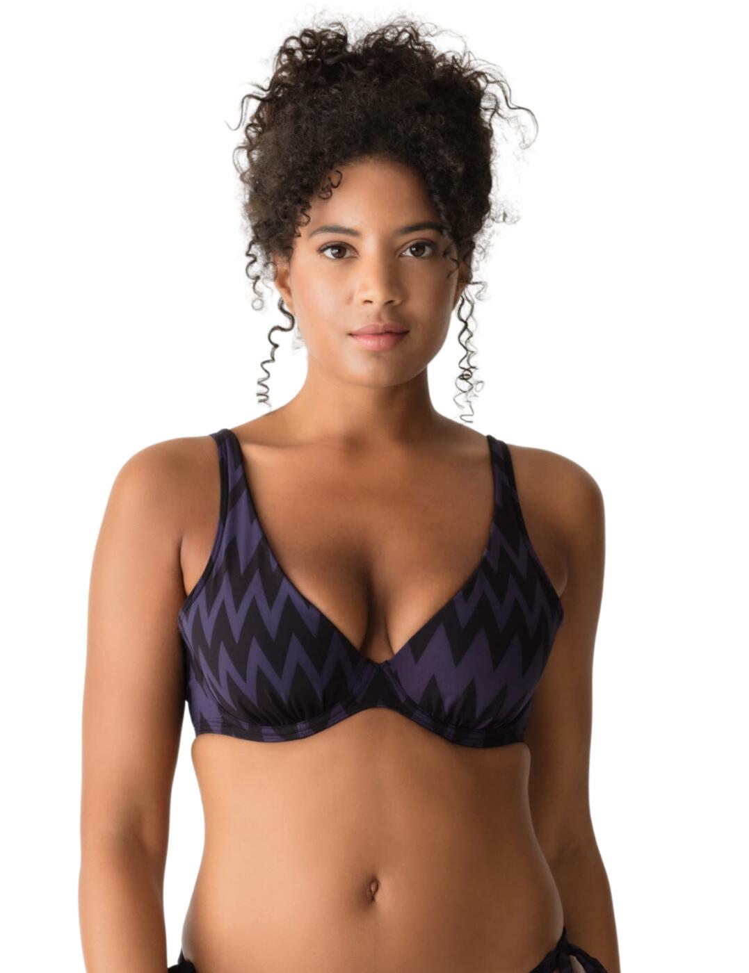 Introducing the new Venice range from Prima Donna! This beautiful underwired, padded bikini top provides you with comfortable support and uplift. The bikini top features adjustable straps for an individual fit that suits you! A simple barrel clasp ensures you can securely fasten the bikini top without any discomfort or complications. This beautiful bikini top is fashioned in an all-over wave print, in a stunning combination of well contrasting colours. Matching co-ordinates available for a stunning look!  Chic and feminine design Beautiful wave print Adjustable straps Fastens with a barrel fastening Underwired for support Composition: 46% Polyester, 27% Elastane, 27% Polyamide Listed in UK sizes    42296-77449-1028668 4005619  Bikini Top