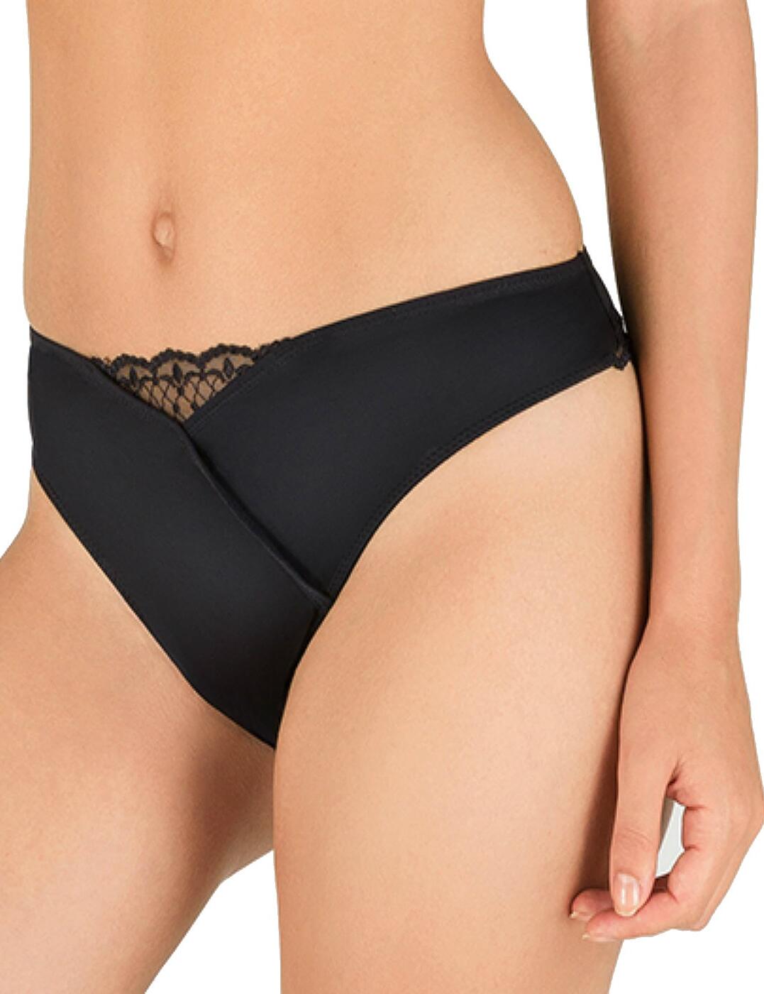 The new Wonderbra Modern Chic range is the ultimate wardrobe must have! Designed with both fashion and comfort in mind, you look and feel your best no matter what!  Comfortable fit Light and easy to wear Soft fabric Unique lace design Matching co-ordinates available Listed in UK sizes   26315-47739 W05G5 Brazilian Brief