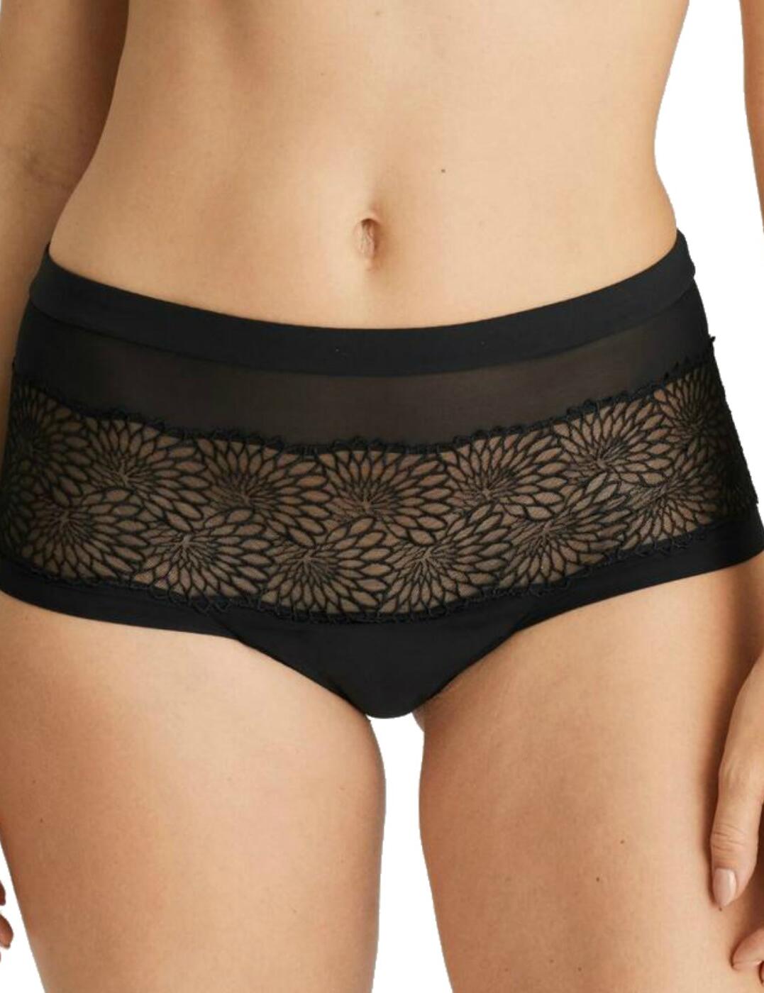Get a feminine, retro look in these Hotpants from the Sophora range by Prima Donna. Featuring edgy tattoo-inspired embroidery! Offering good rear coverage and matching coordinates available to complete your look.  Feminine, retro look Edgy tattoo look embroidery Good rear coverage Matching coordinates available Composition: 54% Polyamide &pipe; 22% Elastane &pipe; 19% Polyester &pipe; 5% Cotton Listed in UK Sizes      42453-77684-1049411 0563182  Hotpants