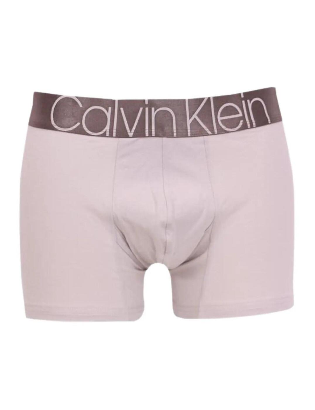 This timeless trunk design from the Icon range by Calvin Klein is the perfect everyday wear. The premium cotton blend fabric is lightweight and breathable, perfect for all-day wear right through to the late evenings. A contrasting metallic waistband provides an eye-catching design against the minimal boxer trunk. The waistband also boasts the designer Calvin Klein logo clearly stated in bold across the entirety of the waistband.  From the Icon collection Low-rise waist Contrasting metallic waistband Bold Calvin Klein branding on the waistband Short-length trunk design Lightweight and breathable Snug fitting Country of origin: Egypt Composition: 93% Cotton &pipe; 7% Elastane Listed in UK sizes  57639-101696-1323533 000NB2537A Men's Trunks