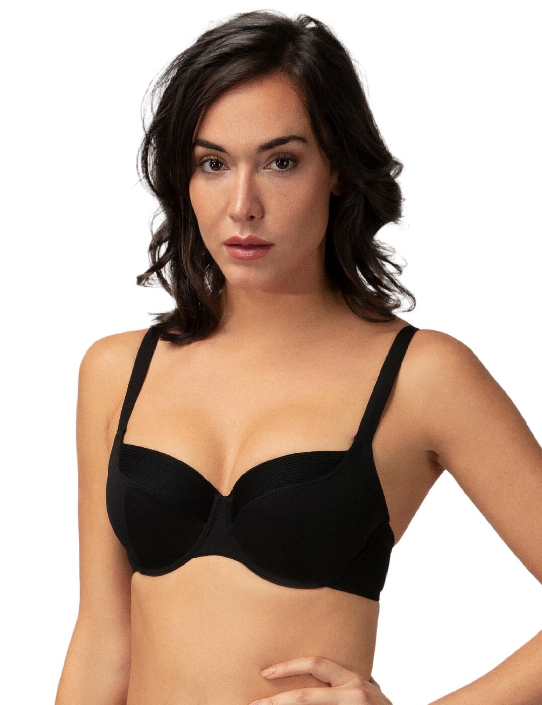 The glamourous Structure swimwear collection by Empreinte combines shape-enhancing designs with a classic elegant style. This simple bikini top boasts supportive underwiring and is perfect for all-day wear. The timeless design offers a balcony style coverage and shows a touch of cleavage. Adjustable straps create the perfect individual fit and a clasp closure allows for easy wear. Pair with luxurious coordinating briefs from the Structure swimwear range.  Underwired for uplift and support Balcony style coverage Adjustable straps Clasp fastening Matching briefs available Country of origin: Morocco Composition: 61% Polyamide &pipe; 39% Elastane Listed in UK sizes  53538-95968-1246278 2211KMS  Underwired Bikini Top