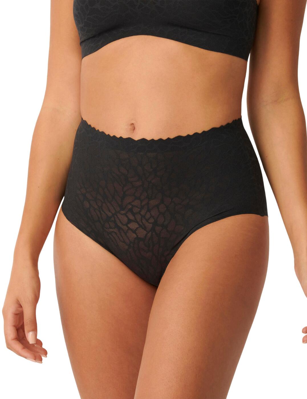 A high-waisted style, coupled together with Sloggi's famous ZERO Feel Lace 2.0, how could you miss out? A sexy lace brief, with scalloped trims that delectably melt into your skin to create an invisible look under clothing. The high-waist helps support and accentuate your curves as well as making it an even more barely-there feeling brief. Full coverage on the bum ensures your modesty whilst still letting your confidence soar as it coats your derri re in lace. 360 degree stretch material used in the brief ensures a lightweight, breathable material as well as optimal freedom of movement.