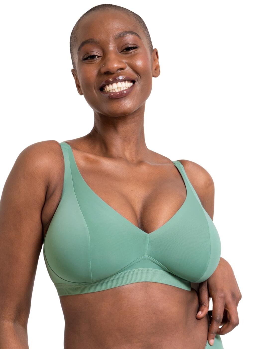 Prepare to feel comfort like you have never felt it before with this non-wired bralette from the Curvy Kate Zen range, it will be your new favourite piece. This buttery-touch plain opaque style incorporates double-layered cups with a soft underband elastic for support, promising optimal comfort combined with everyday practicality. This essential piece provides you with great bust coverage, non-padded cups and a smooth fit that feels like a second skin. The adjustable straps ensures for a personalised fit while the hook and eye fastening keeps everything secure.