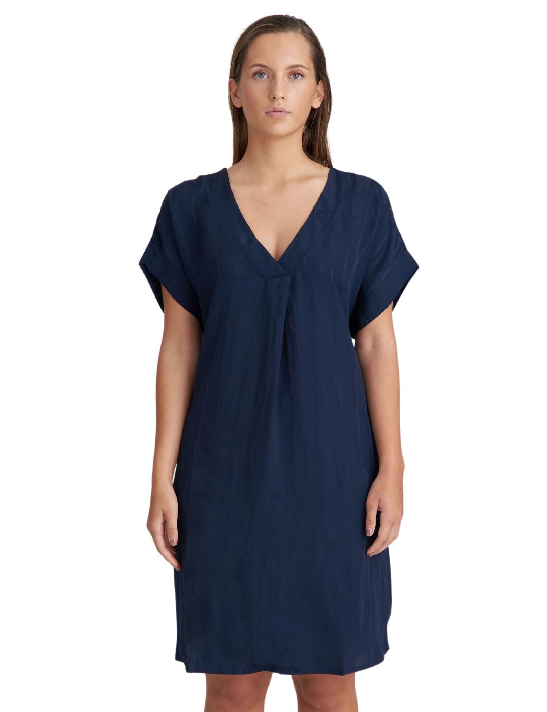 The simple yet elegant kaftan from the Saranji collection by Marie Jo is perfect for your next vacation. Crafted from recycled materials, this cover up is styled with a V-neck with a classic folded shoulder detail with a super subtle metallic nautical pattern running throughout. Falling to a modest knee-length for a truly versatile look.  Classic kaftan style V neck finish Stunning metallic print Classic cover up Holiday essential Composition: 100% Viscose Listed in UK sizes  62514-107873-1430329 1006684 Cover Up