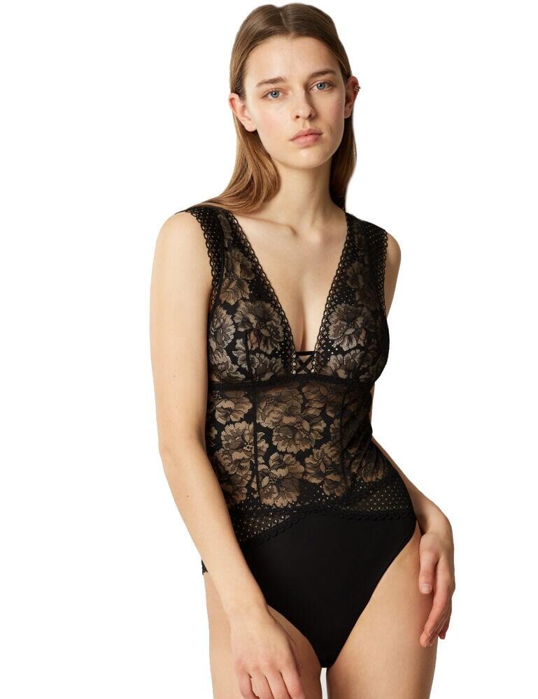 Slip into luxury with this gorgeous body from the Dot Flowers range by Maison Lejaby. This body is made up of a gorgeous floral lace for an elegant look by itself, or as a statement piece underneath a blazer when worn out. The body is non-wired so that it is very comfortable and gives a natural look. The straps are very thick over the shoulders and so do not dig in at all and meet at the front at a gorgeous plunging neckline. This body offers moderate rear coverage.  Feminine, chic design Comfortable fit Non-wired cups for comfort Non-padded design Beautiful floral lace throughout Slip-on style Composition: 85% Polyamide &pipe; 10% Elastane &pipe; 3% Cotton &pipe; 2% Viscose Listed in UK sizes  44096-81311-1123630 18653 Body